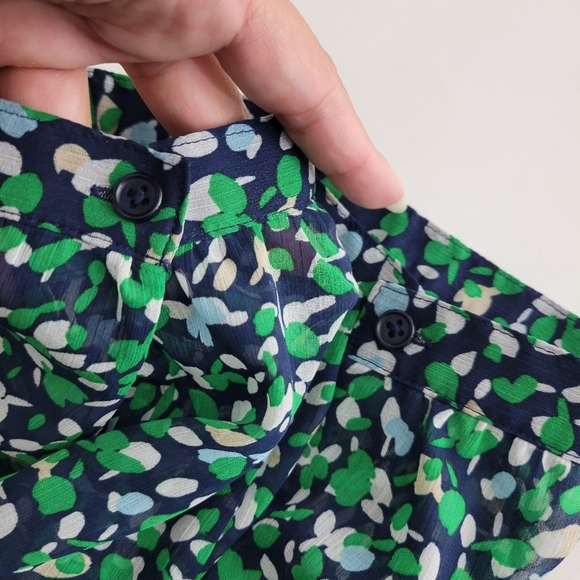 Chicos Abstract Dot Ditsy Floral Sheer Sleeve V Neck Round Hem Popover Blouse - Picture 7 of 12